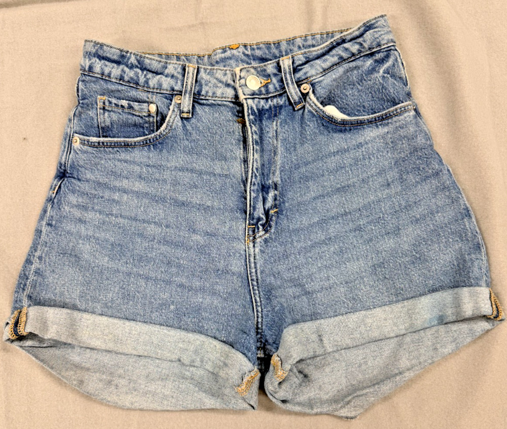 H&M Mom Shorts Womens 6 Blue Denim Medium Wash High Waisted Cuffed Hem Stretch